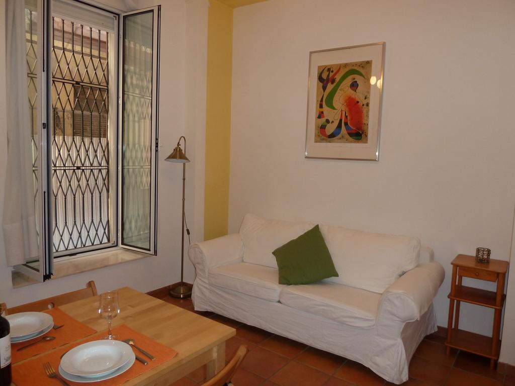 Karmapartment Sevilla Buitenkant foto