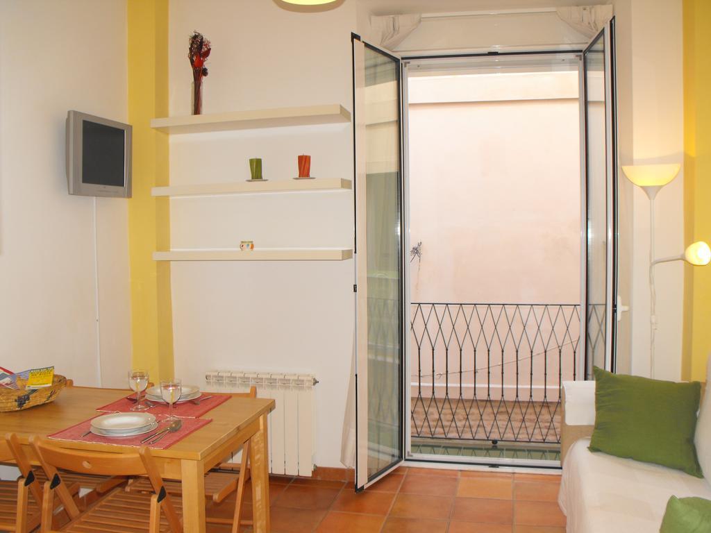 Karmapartment Sevilla Buitenkant foto
