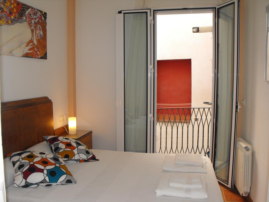 Karmapartment Sevilla Buitenkant foto